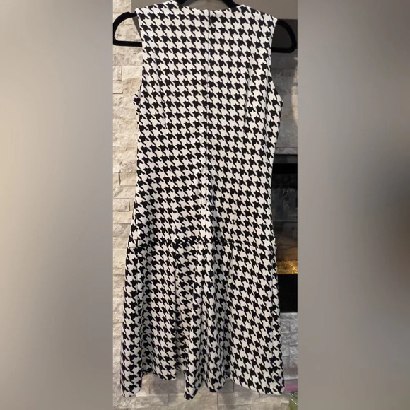 Michael MK size 2 black and white geometric print sleeveless low waist dress - Picture 10 of 13